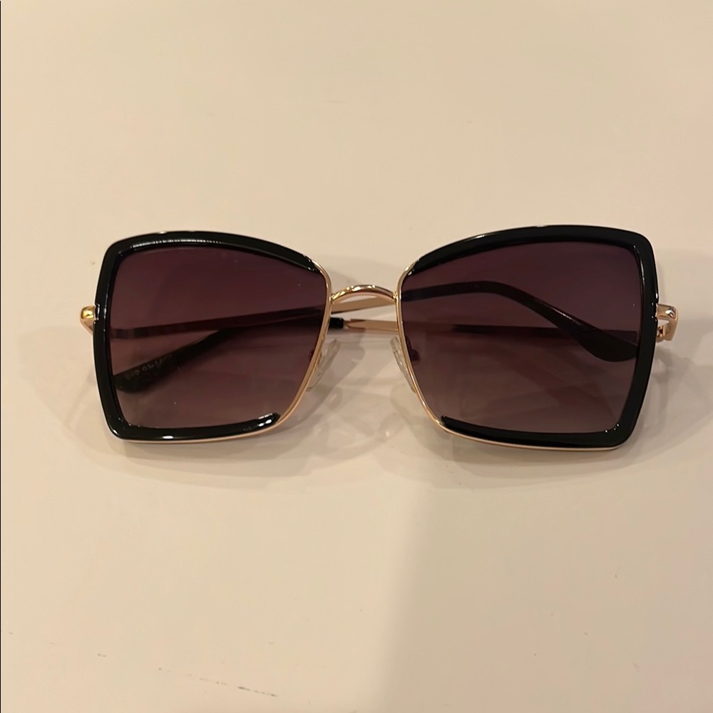 Chic Black and Gold Square Sunglasses